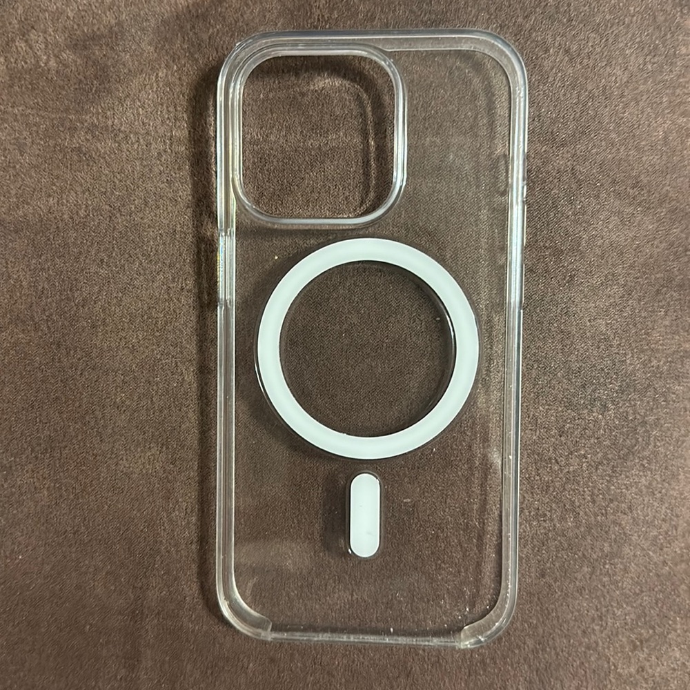 IPhone 14 Pro clear MagSafe case